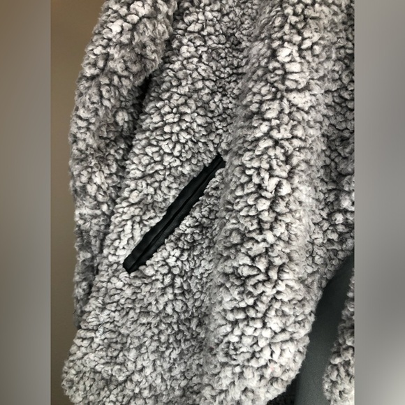 Woman’s Jacket - Picture 2 of 5